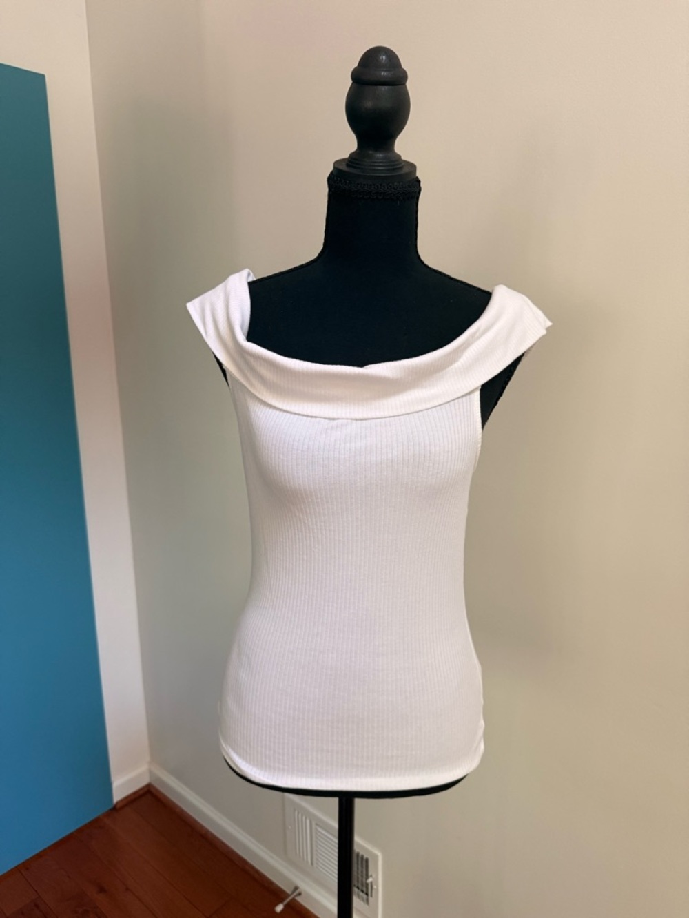 Off-Shoulder Ribbed White Shirt - Picture 2 of 8